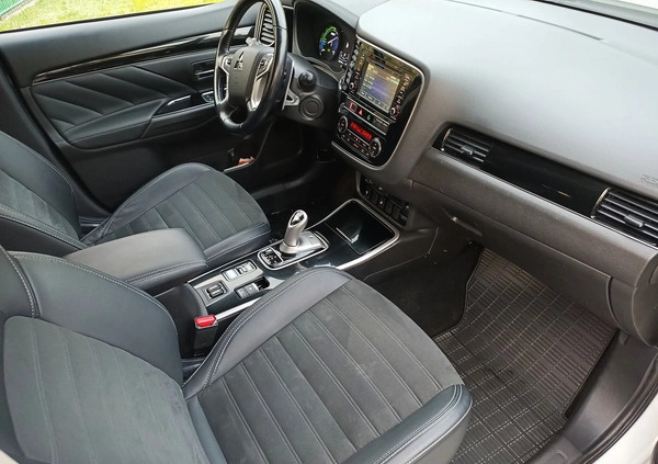 Mitsubishi Outlander cena 95000 przebieg: 67000, rok produkcji 2019 z Rydzyna małe 172
